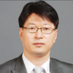 Portrait of Prof Chang Ki Hong