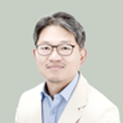 Portrait of Prof Doo Sik Kong